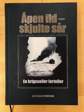 Omslag - Åpen ild - skjulte sår. Krigsseiler gjennom seks år. 